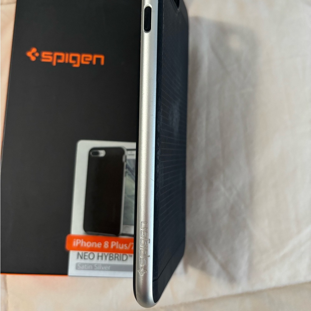 ⭐️ Spigen iPhone 8Plus / 7Plus Case - Picture 5 of 6